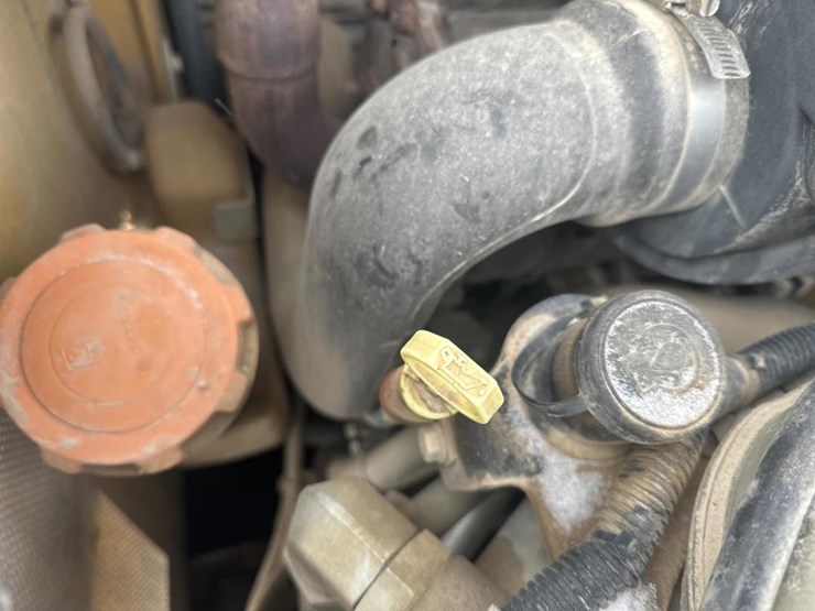 2017-deere-320e-image-27