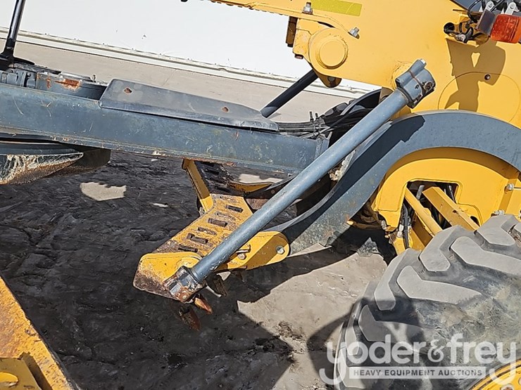 2017-deere-672g-image-25