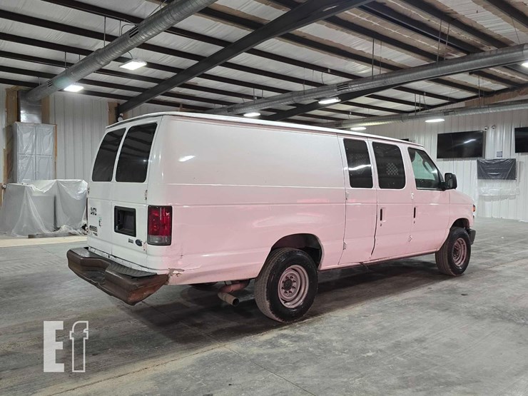 2012-ford-e250-image-3