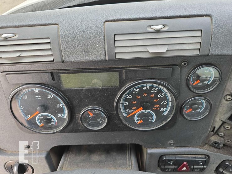 2018-freightliner-cascadia-113-image-20