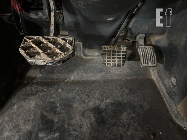 2012-mack-granite-gu713-image-18