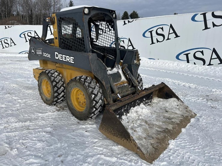 2017-deere-320e-image-7