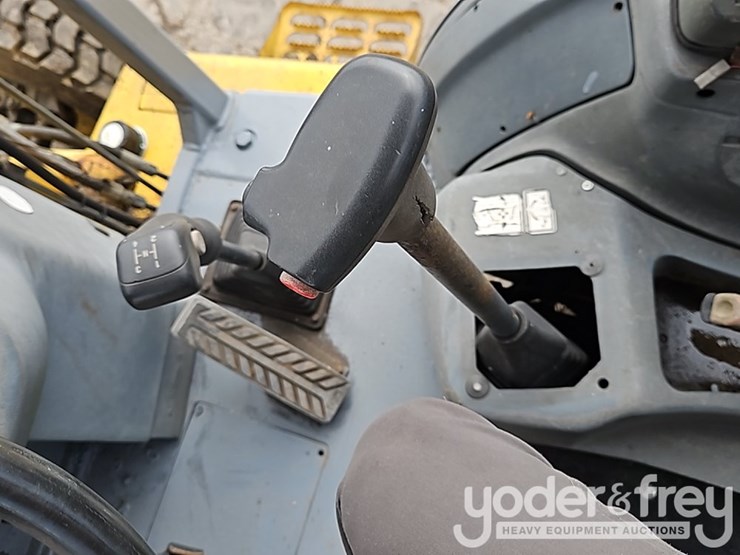 new-holland-lb110-image-27