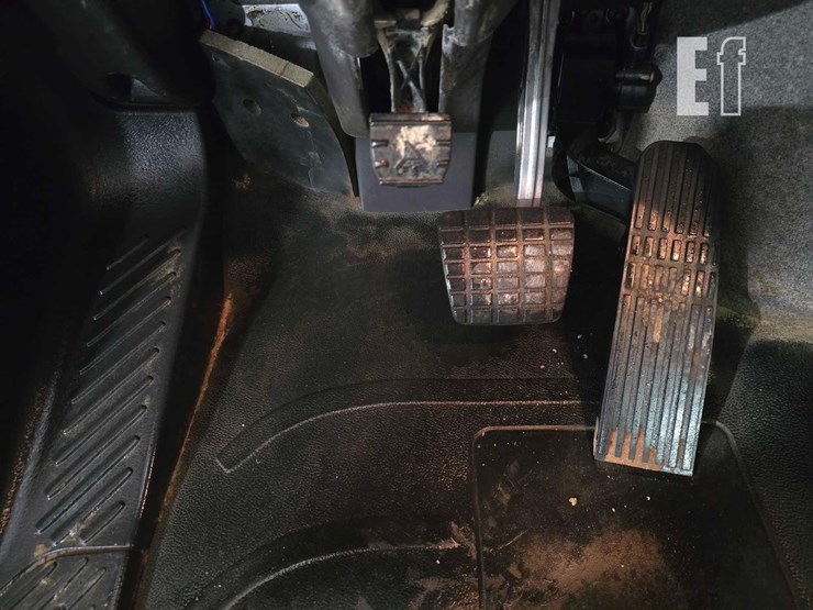 2017-freightliner-business-class-m2-106-image-13