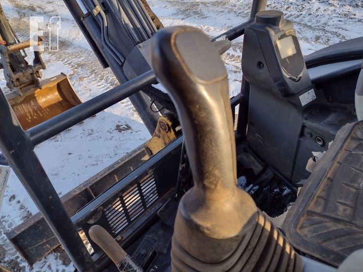 2013-deere-35d-image-10