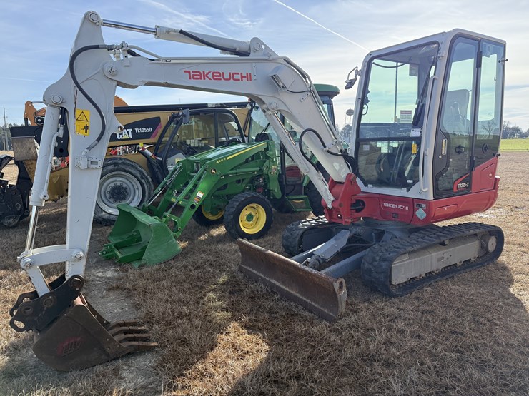 takeuchi-tb235-2-image-1