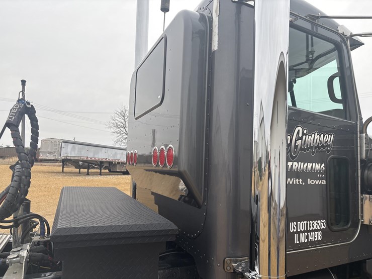 2006-peterbilt-379-image-15