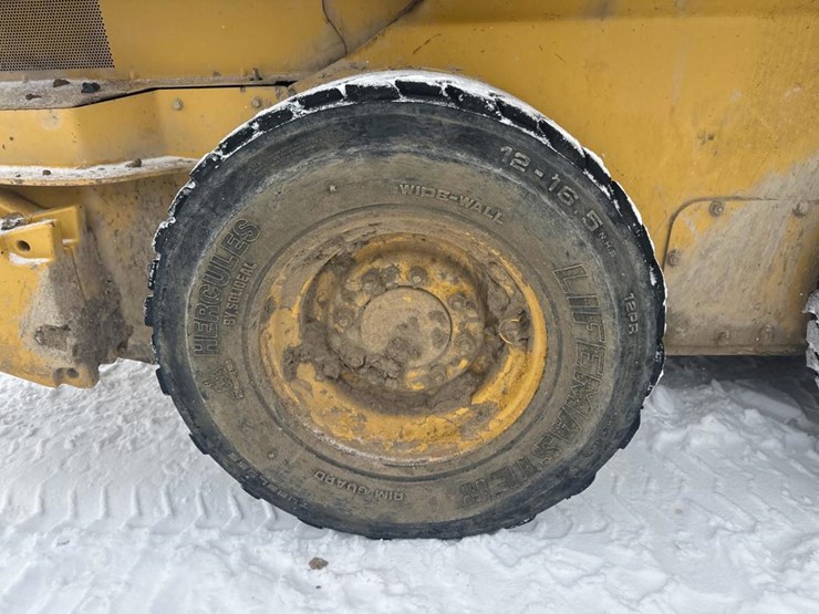 2017-deere-320e-image-50