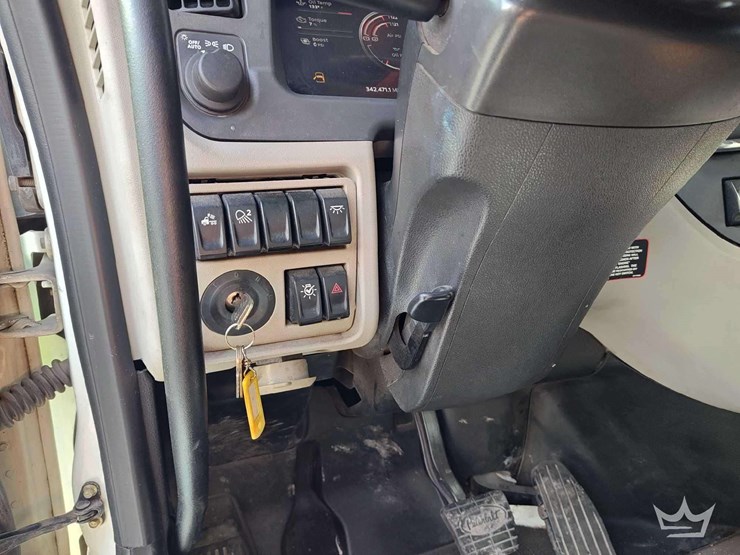 2022-peterbilt-567-t/a-wet-kit-day-cab-truck-tractor-image-23