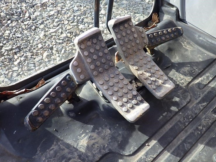 hitachi-zx225us-lc-image-30