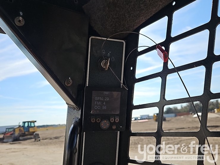 2019-gehl-r105-image-19