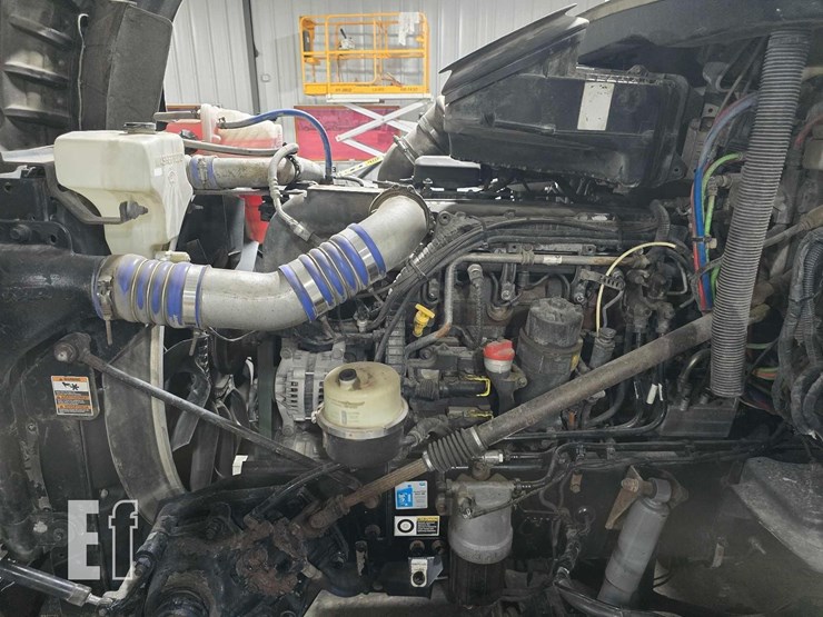 2017-kenworth-t880-image-29