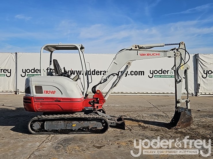 2020-takeuchi-tb240-image-6