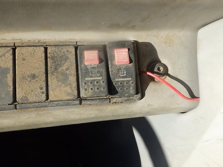 caterpillar-th560b-image-37