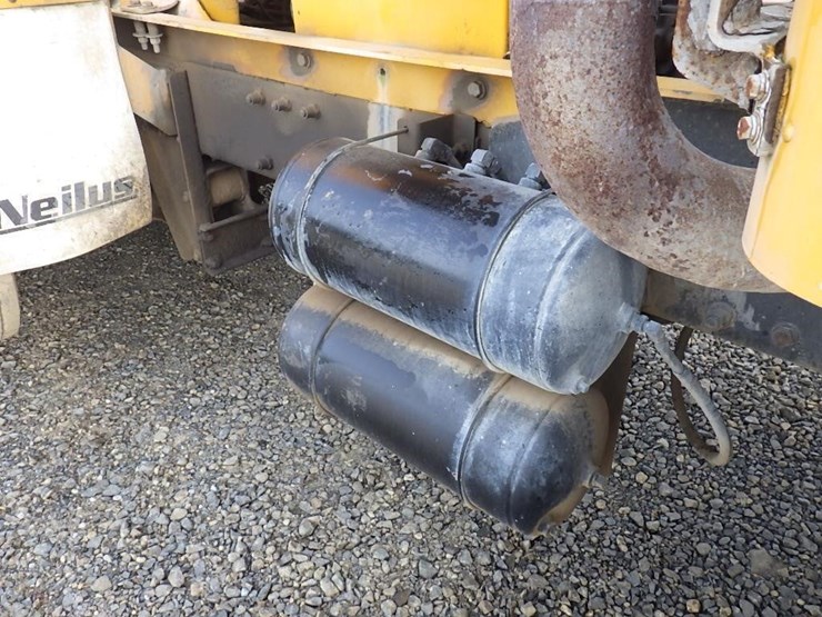 2001-peterbilt-357-image-19