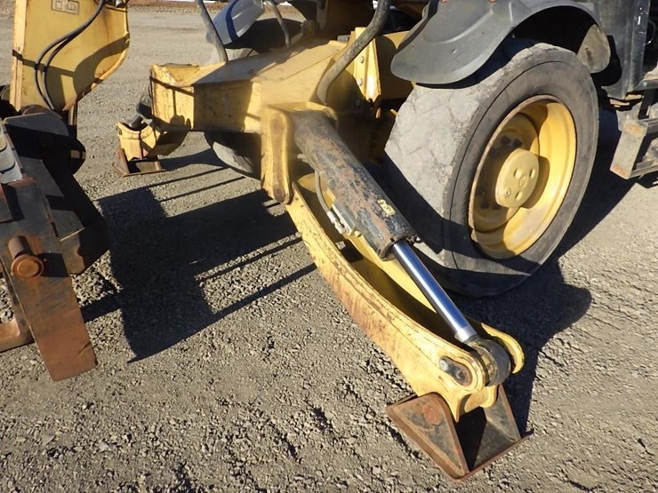 caterpillar-th560b-image-18