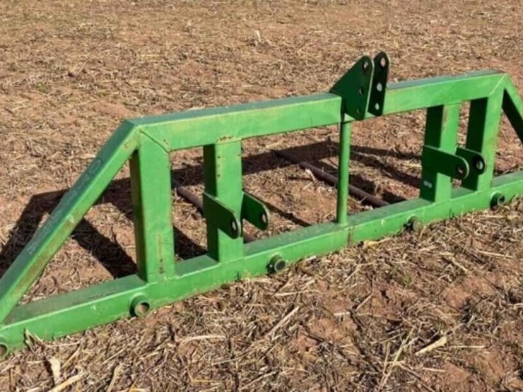 ottawa-3pt-bale-lift-image-1