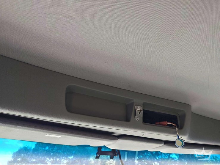 2022-peterbilt-567-t/a-wet-kit-day-cab-truck-tractor-image-26