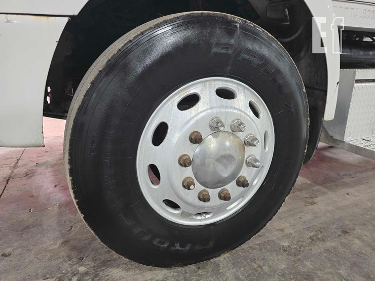 2010-peterbilt-340-image-19