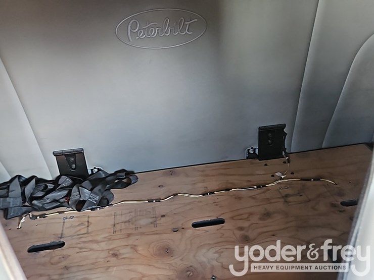 2018-peterbilt-579-image-30