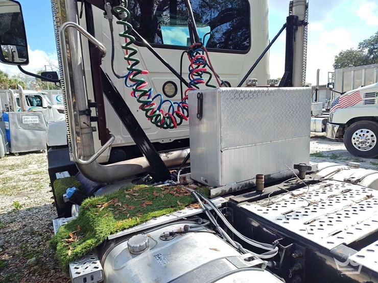 2022-mack-anthem-t/a-wet-kit-day-cab-truck-tractor-image-22