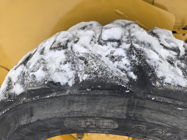 2017-deere-320e-image-39