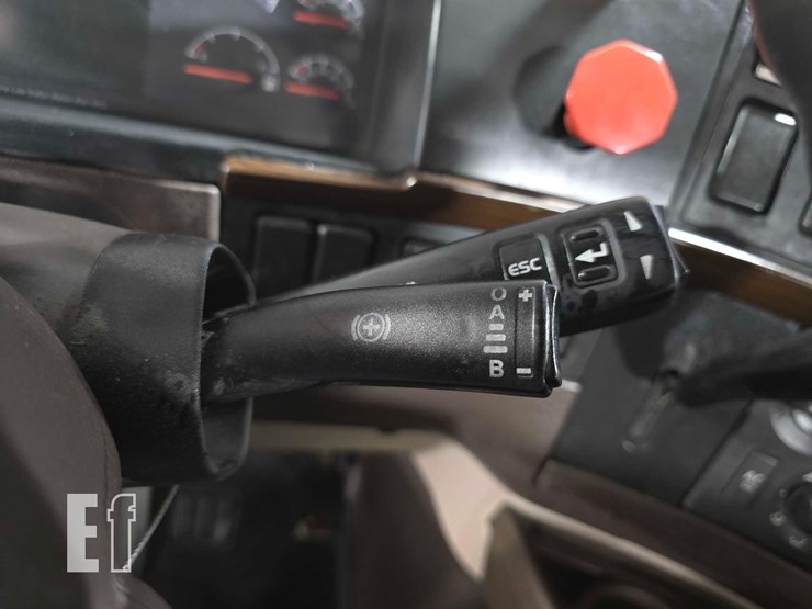 2017-volvo-vnl42300-image-15