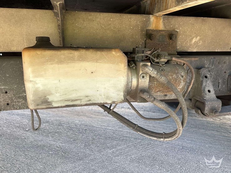 2006-isuzu-npr-image-19