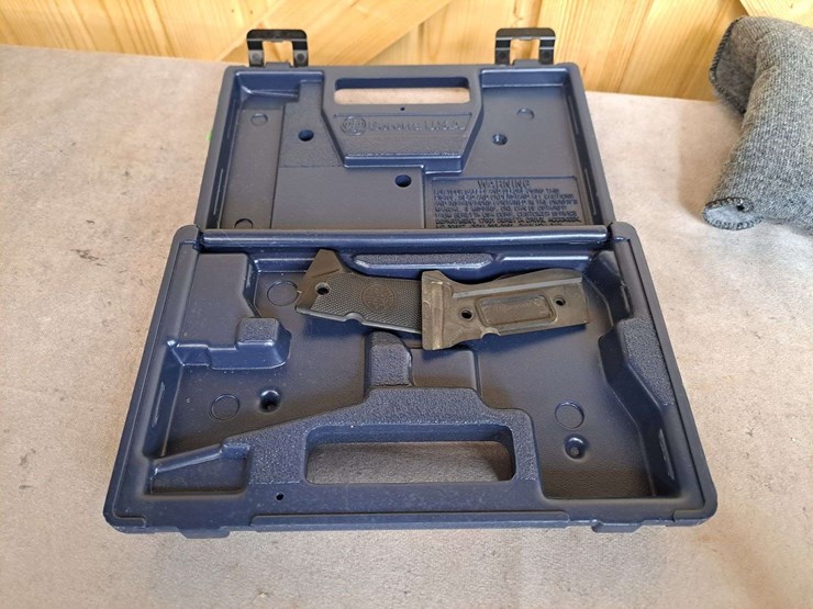 beretta-model-96-.40-semiauto-pistol-image-15