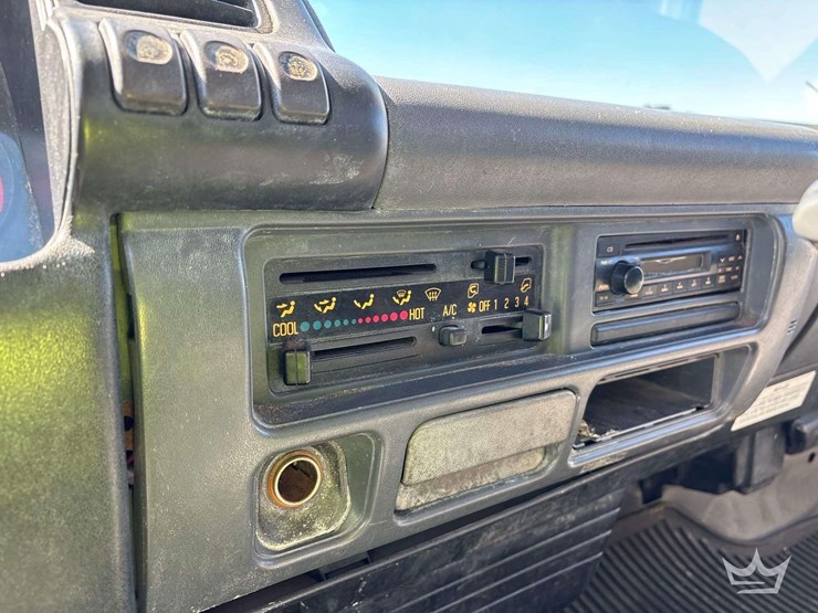 2006-isuzu-npr-image-13