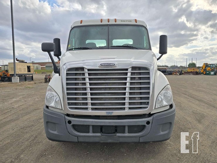 2018-freightliner-cascadia-113-image-7