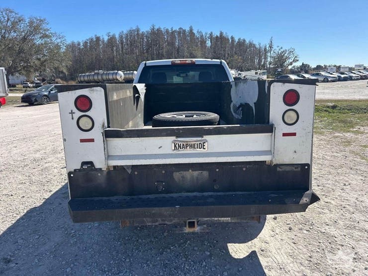 2018-chevrolet-silverado-2500hd-image-28