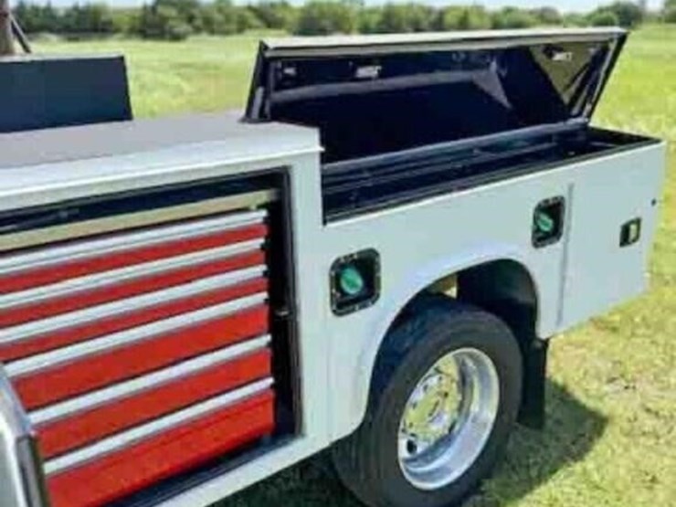 2022-ford-f550-xlt-image-8