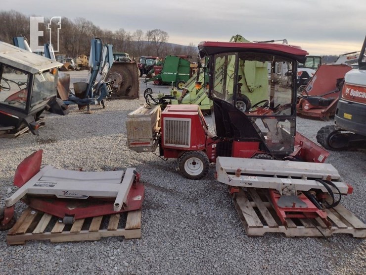 ventrac-3400l-lawn-mower-w/blade-&-broom-image-3