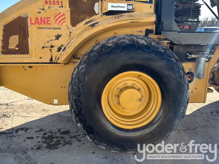 2016-caterpillar-cs54b-image-8