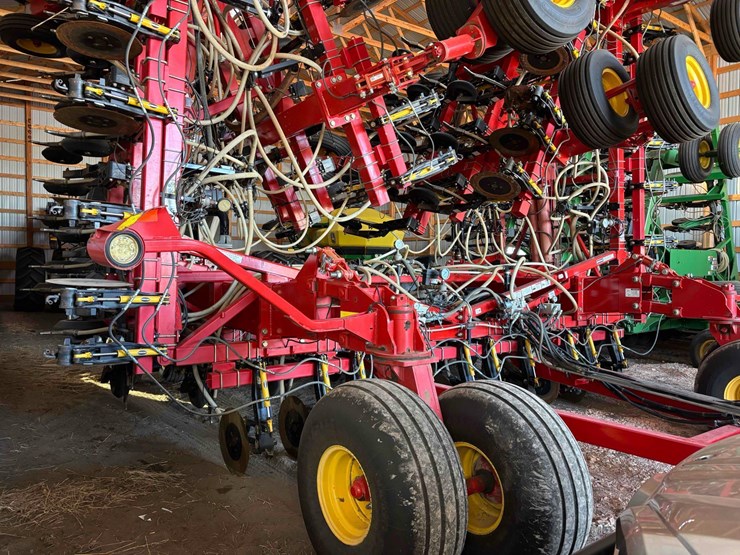 2014-bourgault-7700-image-4
