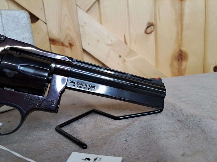 dan-wesson-model-44-vh-.44-magnum-da-revolver-image-13