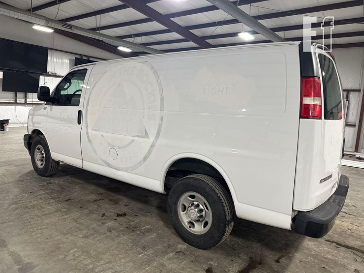 2017-chevrolet-express-2500-image-3