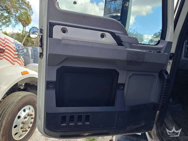 2020-mack-anthem-t/a-wet-kit-day-cab-truck-tractor-image-14