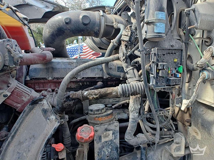 2022-mack-pinnacle-t/a-wet-kit-day-cab-truck-tractor-image-8