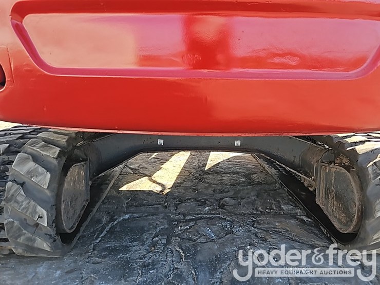 2020-takeuchi-tb240-image-28