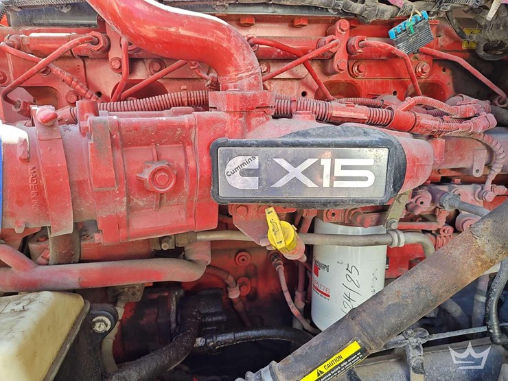 2022-peterbilt-567-t/a-wet-kit-day-cab-truck-tractor-image-14