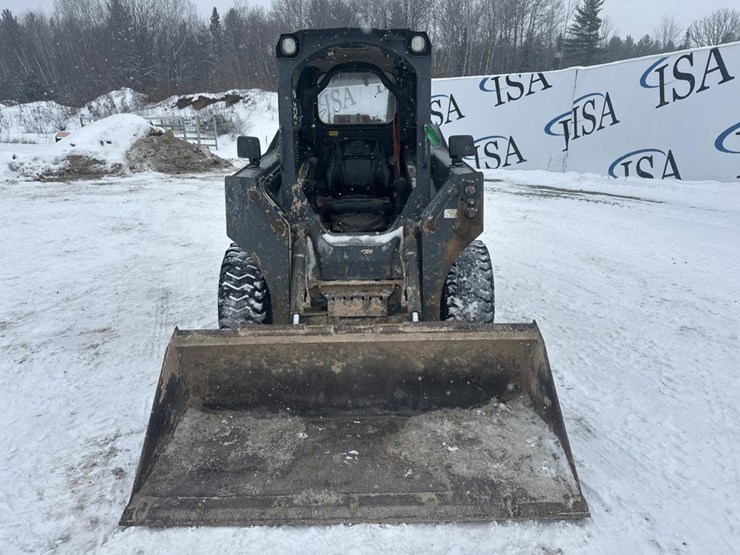 2017-deere-320e-image-8