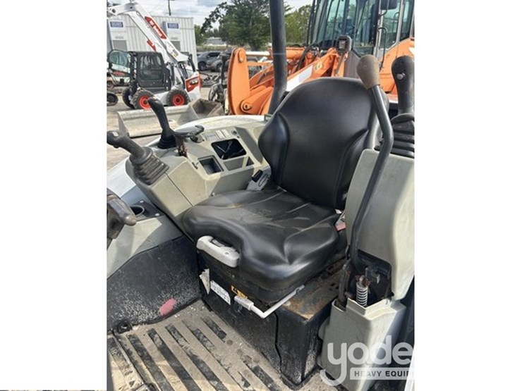 2017-bobcat-e32i-image-10