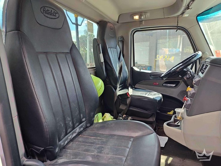 2022-peterbilt-567-t/a-wet-kit-day-cab-truck-tractor-image-34