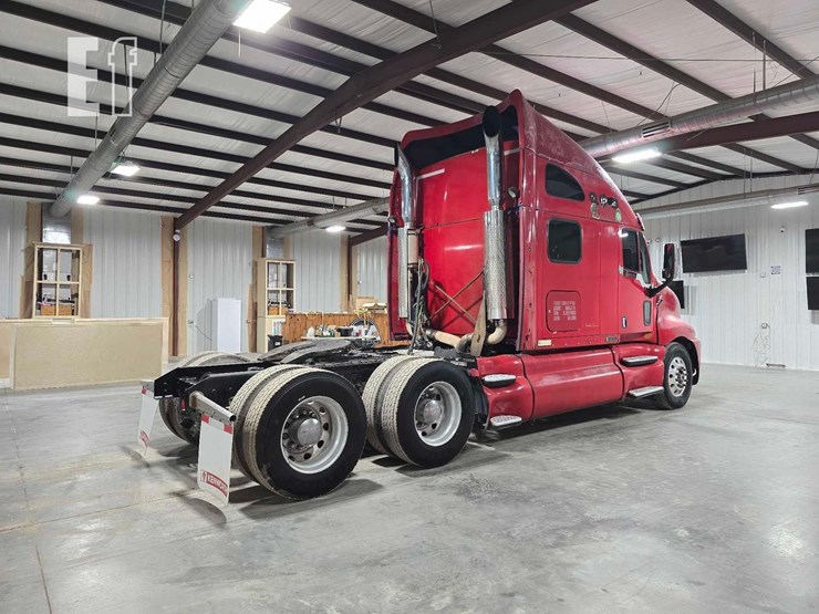 2016-kenworth-t2000-image-3