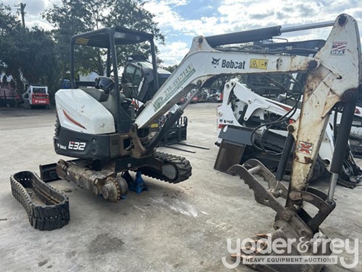 2017-bobcat-e32i-image-4