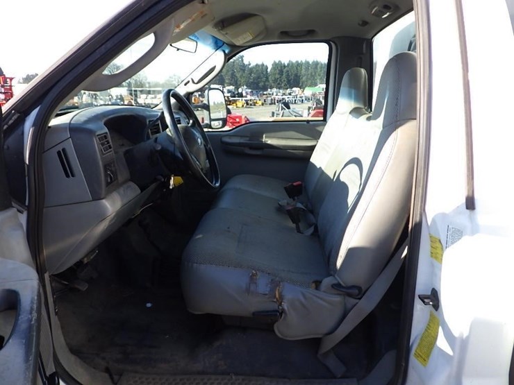 2004-ford-f550-image-14