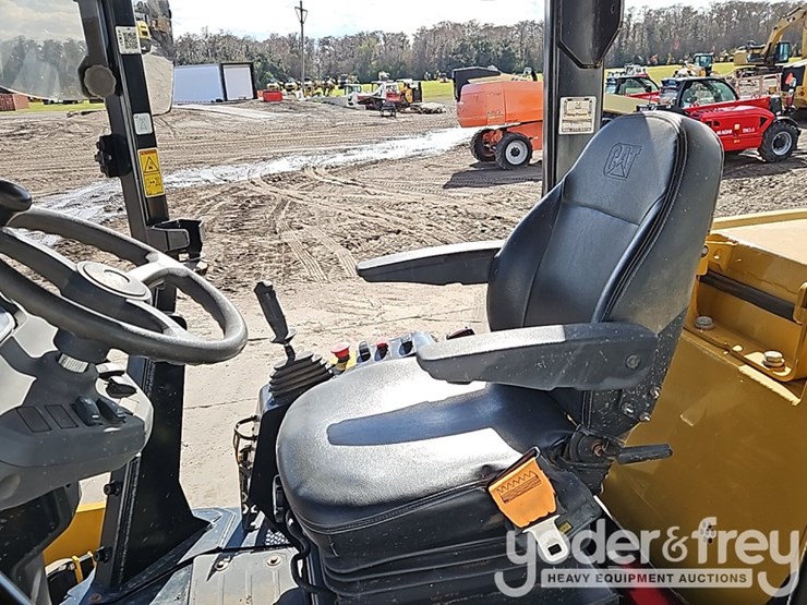 2023-caterpillar-cs10gc-image-17