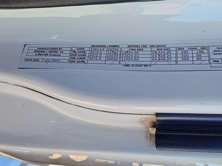 2022-peterbilt-567-image-7